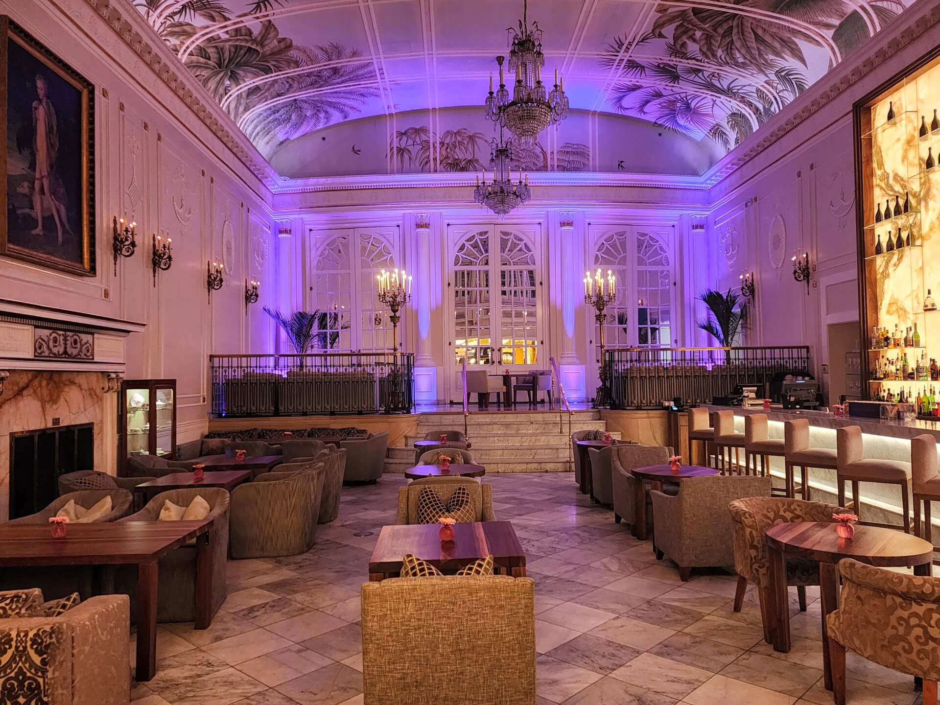 photo of The Ritz Montreal lobby bar 
